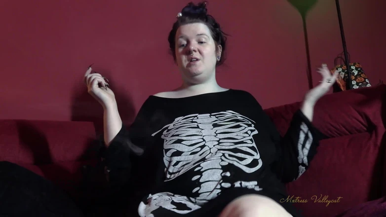 Mxtress Valleycat: Mxtress relaxando a fumaça