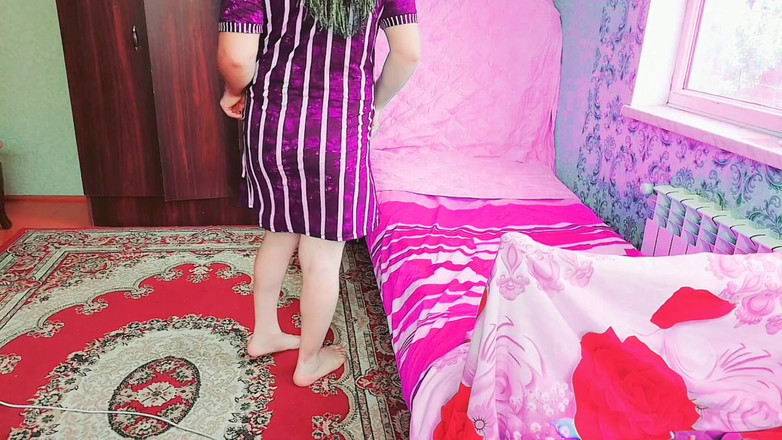 Kitty_Cross: Bahçede halka açık ateşli transeksüel striptiz