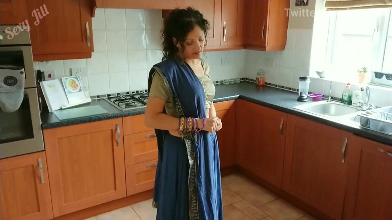 POV_Indian: ปู่ย่าอินเดียนเย็ดหีสาวหลานสาวบริสุทธิ์แน่นๆ - เรื่องเซ็กส์ภาษาฮินดี ตอน 2 Sexy Jill