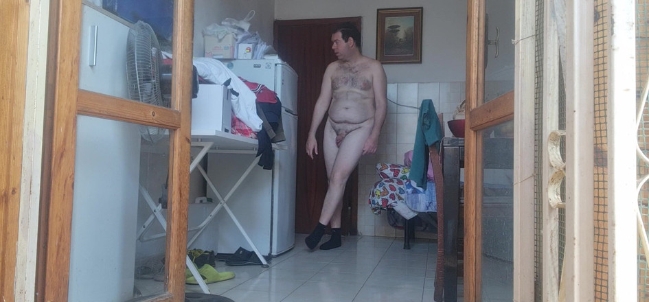 Mirko2589: Nahý kluk v domě