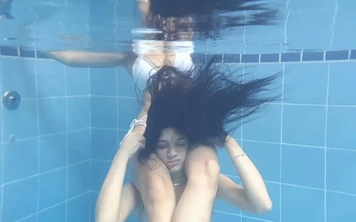 FetishKing: Control Extreme Underwater - the Perfect Ass Squizing