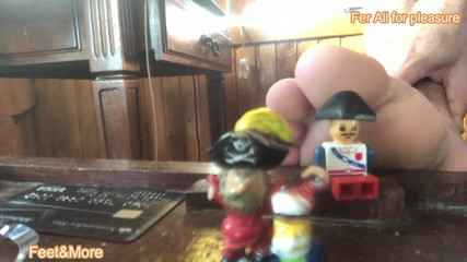 Fer All for pleasure: Gigante usa seus pés