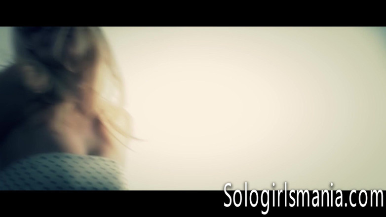 Solo girls mania: Blonde Teen Scarlet Red Dance and Masturbate