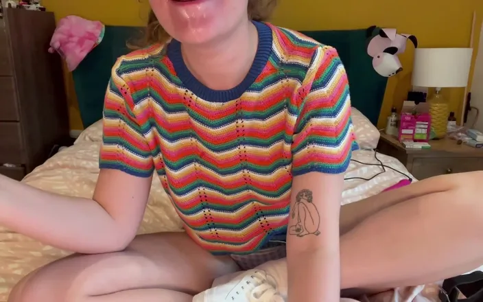 babycarriexx: Babygirl Teases You While You're Trying to Work