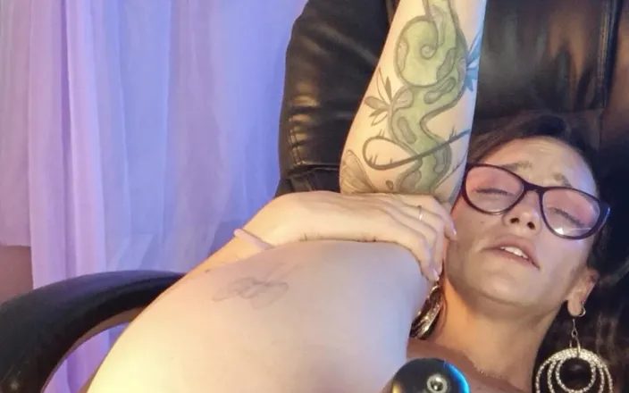 Lia Hilton: I Love Touching My Pussy with My Fingers
