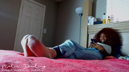 Kneel to Nolia: Fuzzy sock ignorare