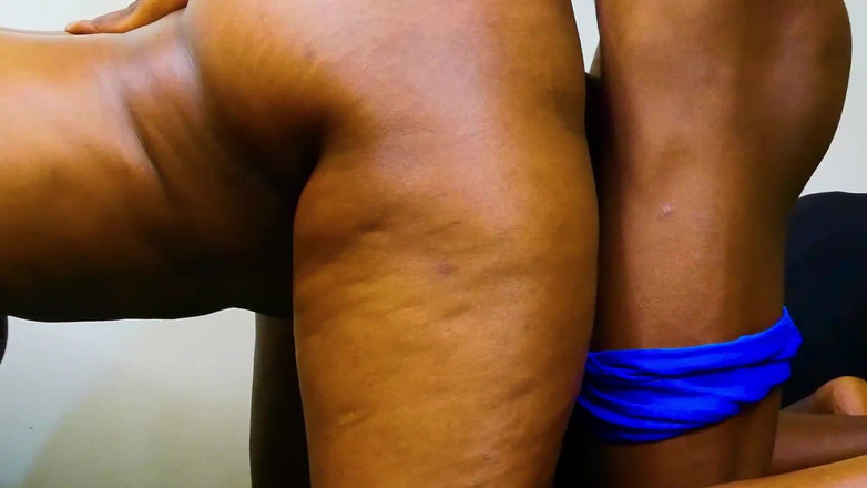 DelamorMotionX: Büyük götlü üvey kız kardeş domalıyor