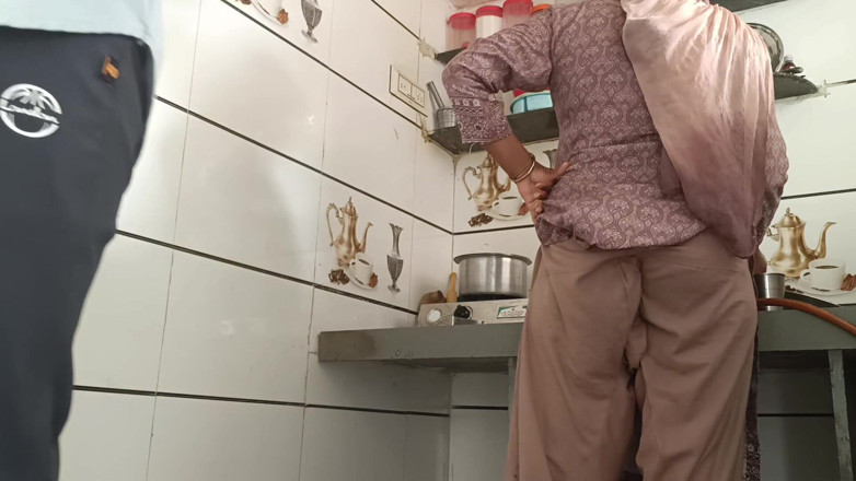 Bhabhi UP: Zabawa z Bhabhi Ji w kuchni