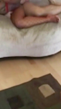 인종 간 쓰리섬에서 자지에 후장 따먹히는 흑인 십대