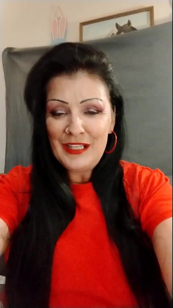 Abby Anna: Gincu merah dengan Mulut Tour