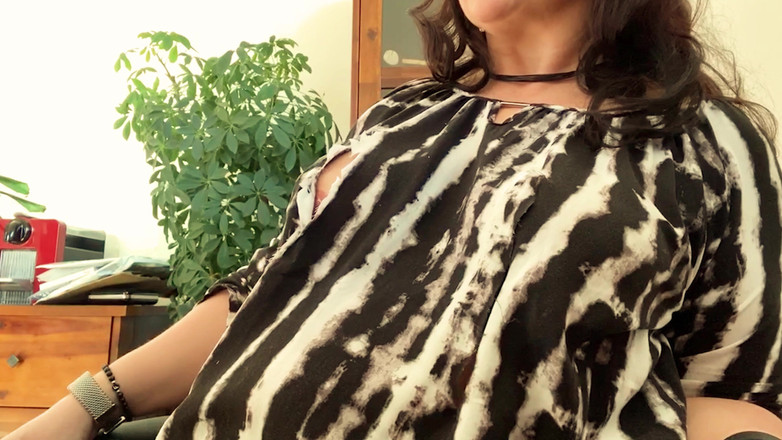 Eva Adams: Eva își suge sfârcurile uriașe masive