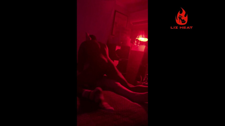 Liz Heat: 成熟した売女妻 - レッドライトナイト