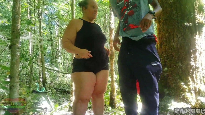24KBBC: BBW granne och jag har kul i skogen