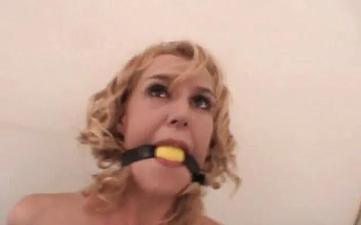 Spungy Gunk Films: Pantyhose model harassed and groped by a photographer