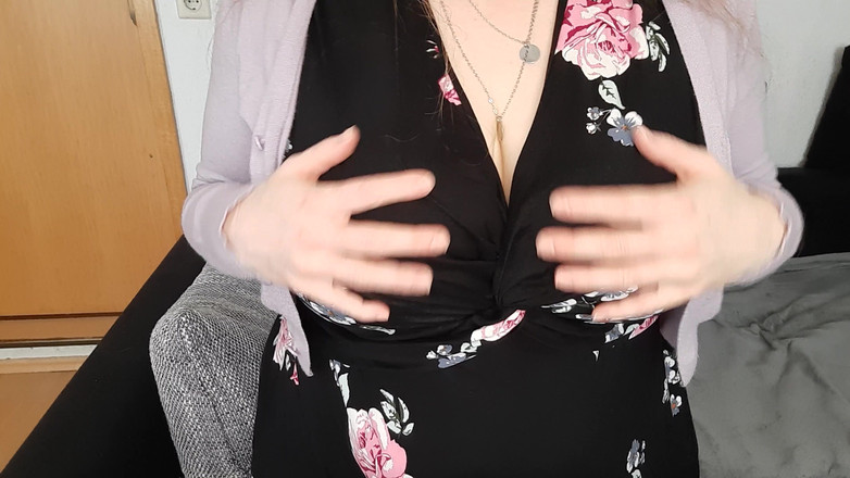 Curly_Dreams: Ik Haal Mijn Grote Borsten Uit De Bh