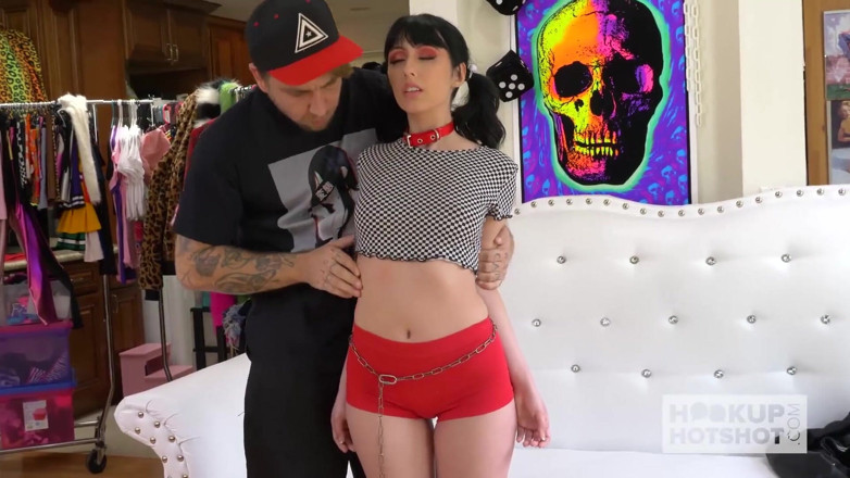 Hookup Hotshot: Sevimli genç daphne dare bryan gozzling tarafından sert sikiliyor