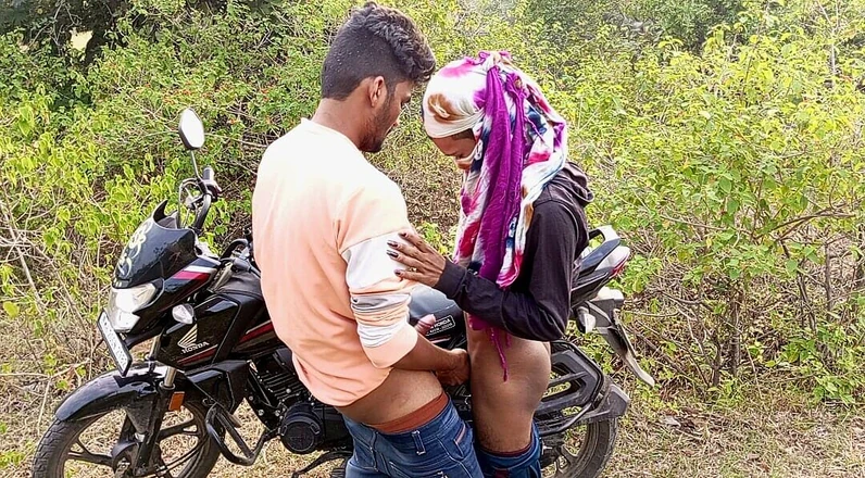 Indian Hijraji: Indian Village Desi - Pooja Shemale &amp; Boyfrend Coming Jungle Outdoor and...