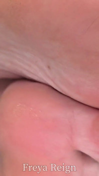 Pov foot focused cuck: bú vào những cái chân dài của tôi trong khi tôi bị đụ