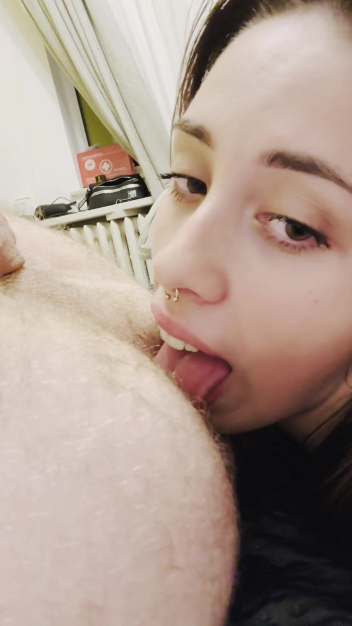 Raxxxbit: Je lui lèche tout le cul