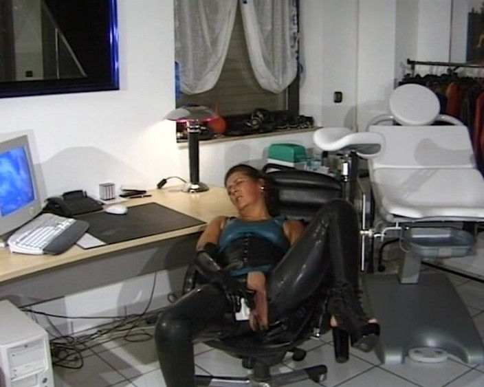 BB Video - Vintage Story: ドイツのMILFアマチュアソロ女性フェティッシュブルネットセックスグッズ