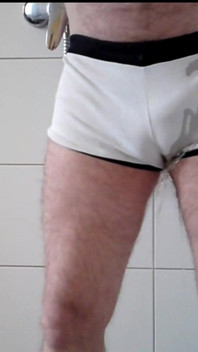 Pissing in Short