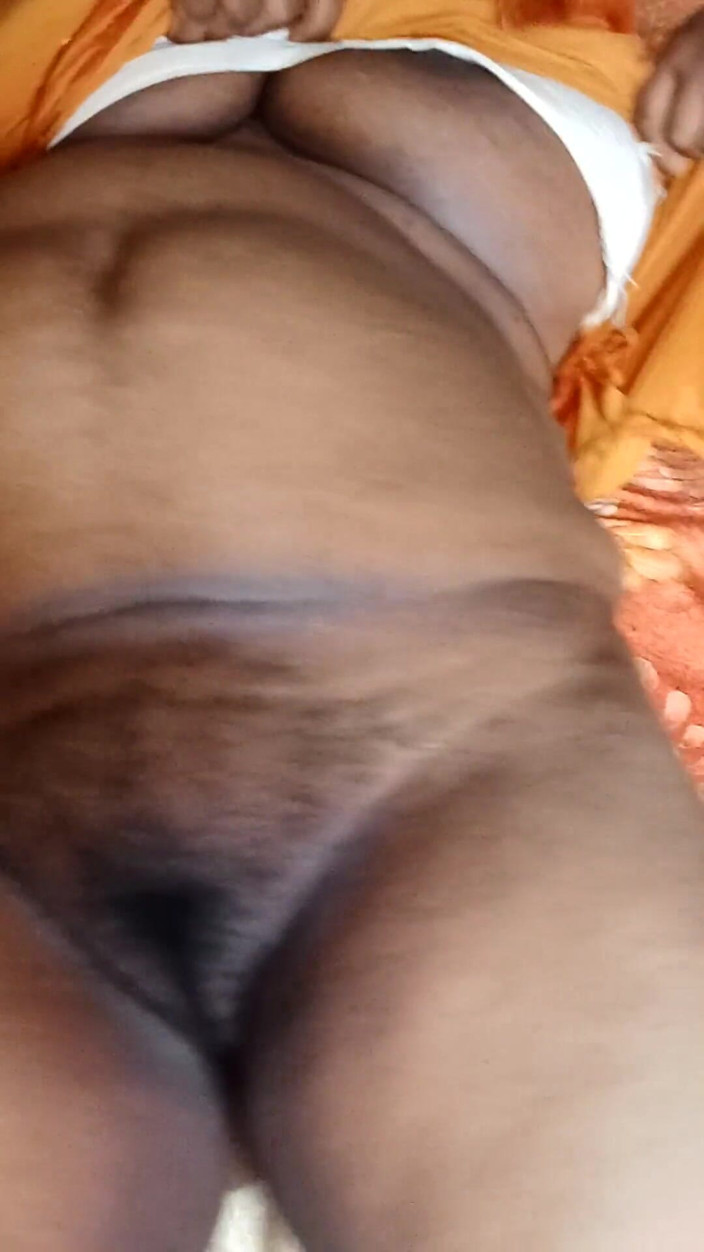 Bedroom: Indian girl pussy in water pumping