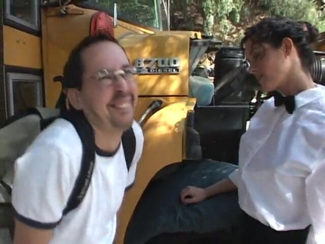 Pound Me Outside: Nerd scopa un autista di autobus dai grossi seni