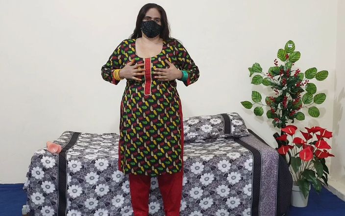 Shilpa Bhabhi: Pakistaanse weelderige milf met grote borsten met dildo rijdend