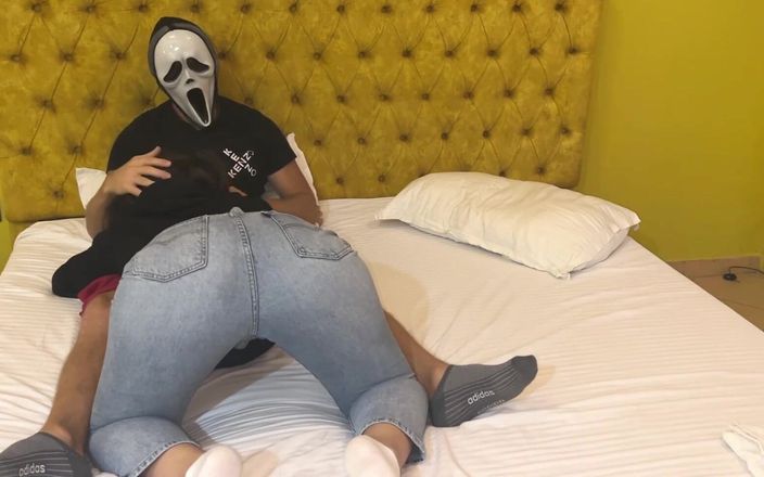 A couple of pleasure: Ghostface riceve un pompino gratuito per Halloween