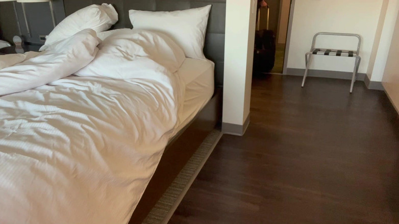 Flight Attendant Fiona: Fa Fiona se chystá letět a bavit se na později...