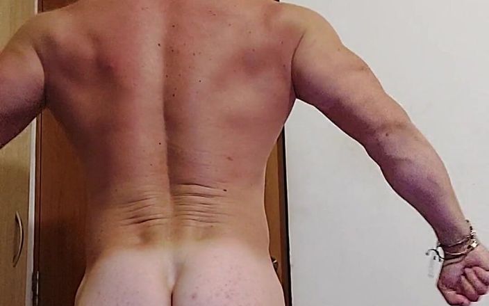 Michael Ragnar: Volledig lichaam staande spierhouding en masturberen, klaarkomen na 3 dagen video