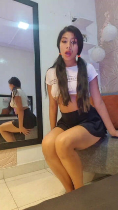 LissaWiild: Sexy Latina se snaží snít tě k šukání