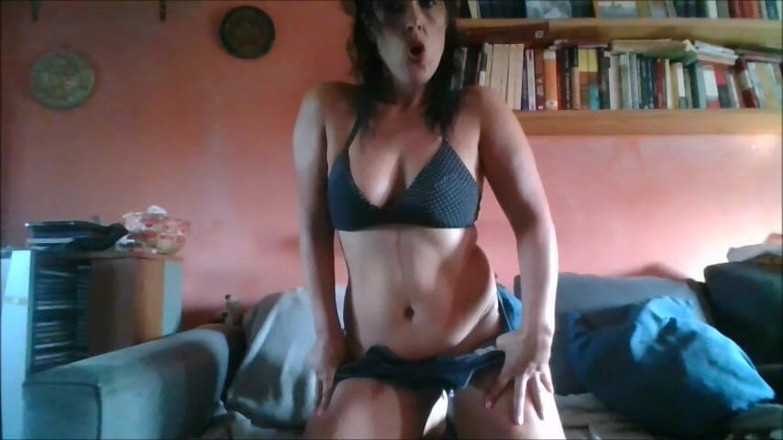 Montse Swinger: Analmasturbation und Spritzen