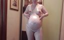 Anna Sky: संकलन वीडियो Anna अपने बड़े गर्भवती पेट पर तेल लगाती है