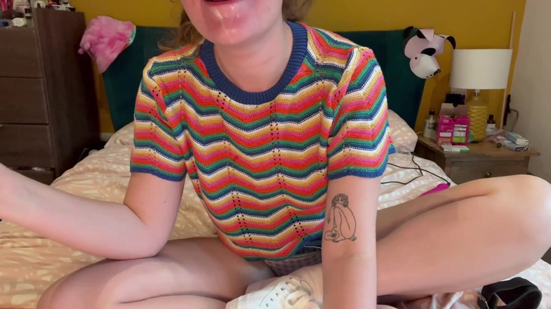 babycarriexx: Дівчинка дражнить вас, поки ви намагаєтеся працювати