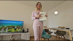 Elnonohub: Udělala se sousedovi na 4. poschodí, požádala mě o wifi, nechala...