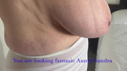 Aunty Sandra vintage girdle queen: Tante sandra lagi asik muasin tan rht-nya