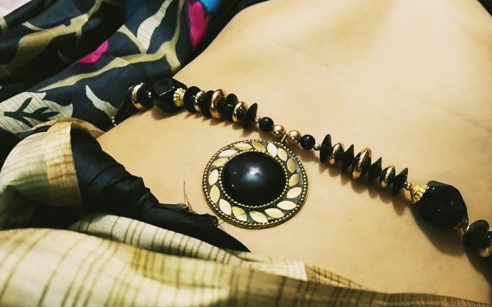 Bolly Karma: Он прибывает в специальное место для шлюшек