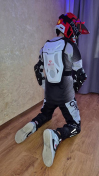 Я одягаю mxgear свого хлопця, кінчаю двічі