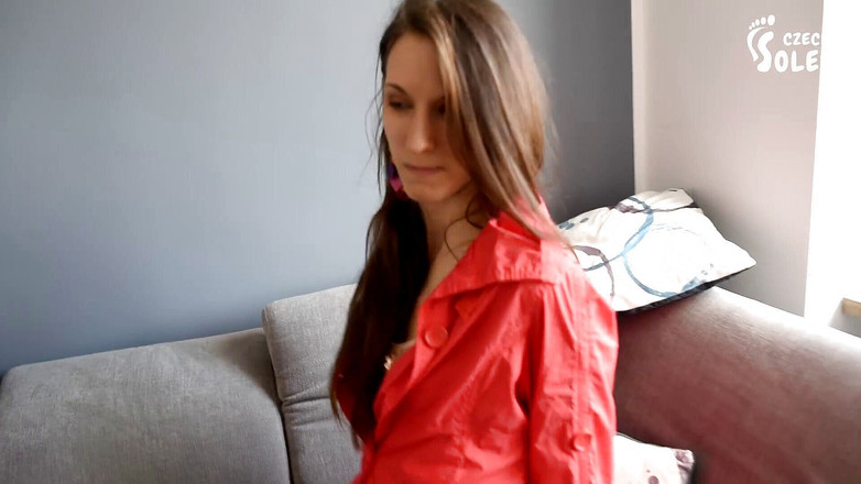 Czech Soles - foot fetish content: エリシュカによる足崇拝とホムの服従