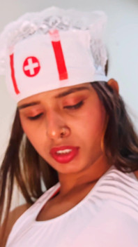 Asistenta indiancă desi frumoasă și doctorul frumos se atrag reciproc doresc sex dur