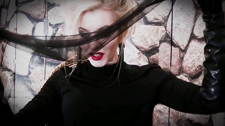 Goddess Celine: Женское доминирование по почте