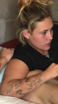 Přišel jsem do úst své ženy a ona mi pak předá moje sperma v polibku. Při nahrávání tohoto videa jsme si užili spoustu zábavy