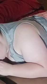 Milujte mě, nějaké tvrdé velké černé péro, které mi jde do krku