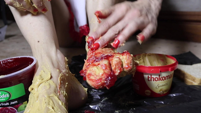 Gianna: Fantasi fetish peanut butter, jelly, dan foot fetish