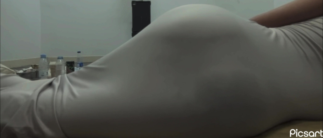 VerticalArgument4: Issa má sexy zadek