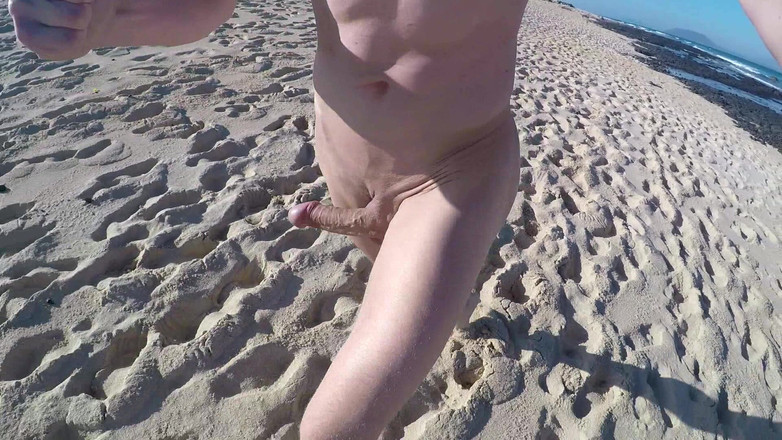 outdoor-fun: ビーチで勃起した裸のランニング 1