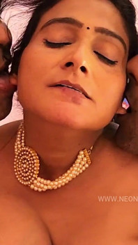 Desi Sabjiwali Bhabhi Desi Sex Uncut