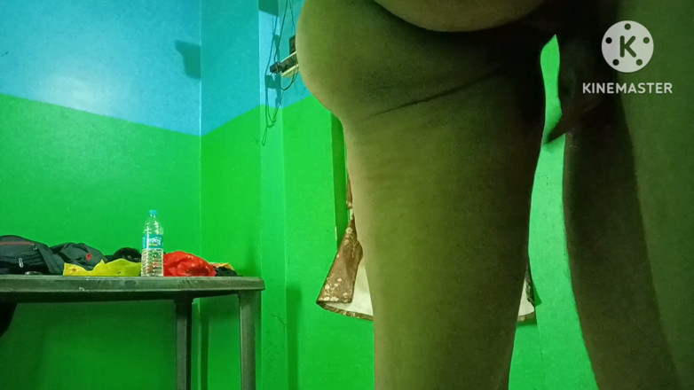 Latifah1234: Sexy nevlastní máma chytila nevlastního syna s bonerem při úklidu a...