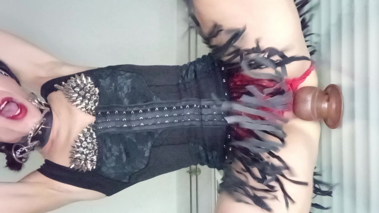 Penelopene27: Crossdresser tvrdě jezdí na péru